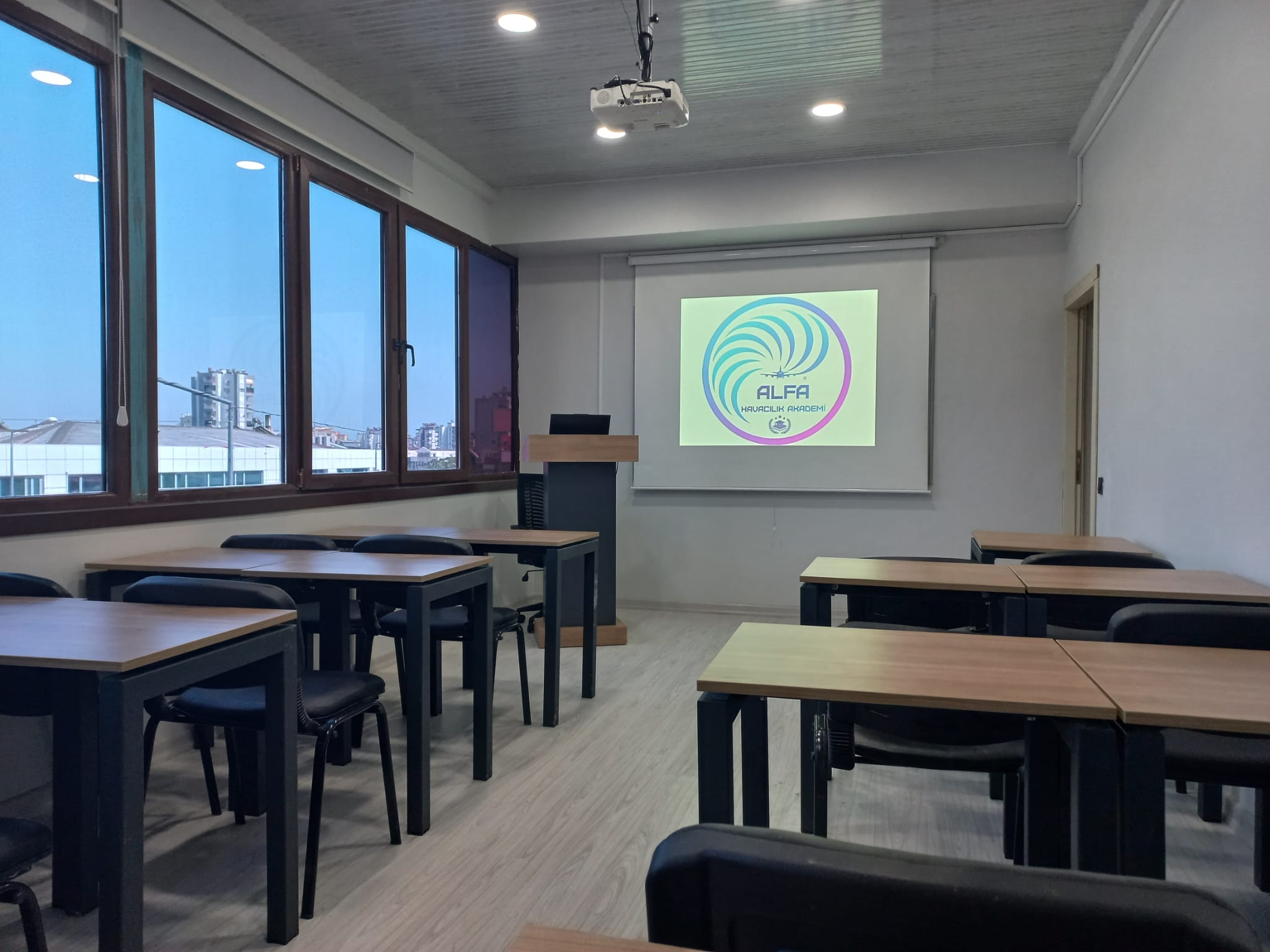 Alfa Havacılık Akademi Antalya teorik havacılık eğitim sınıfı