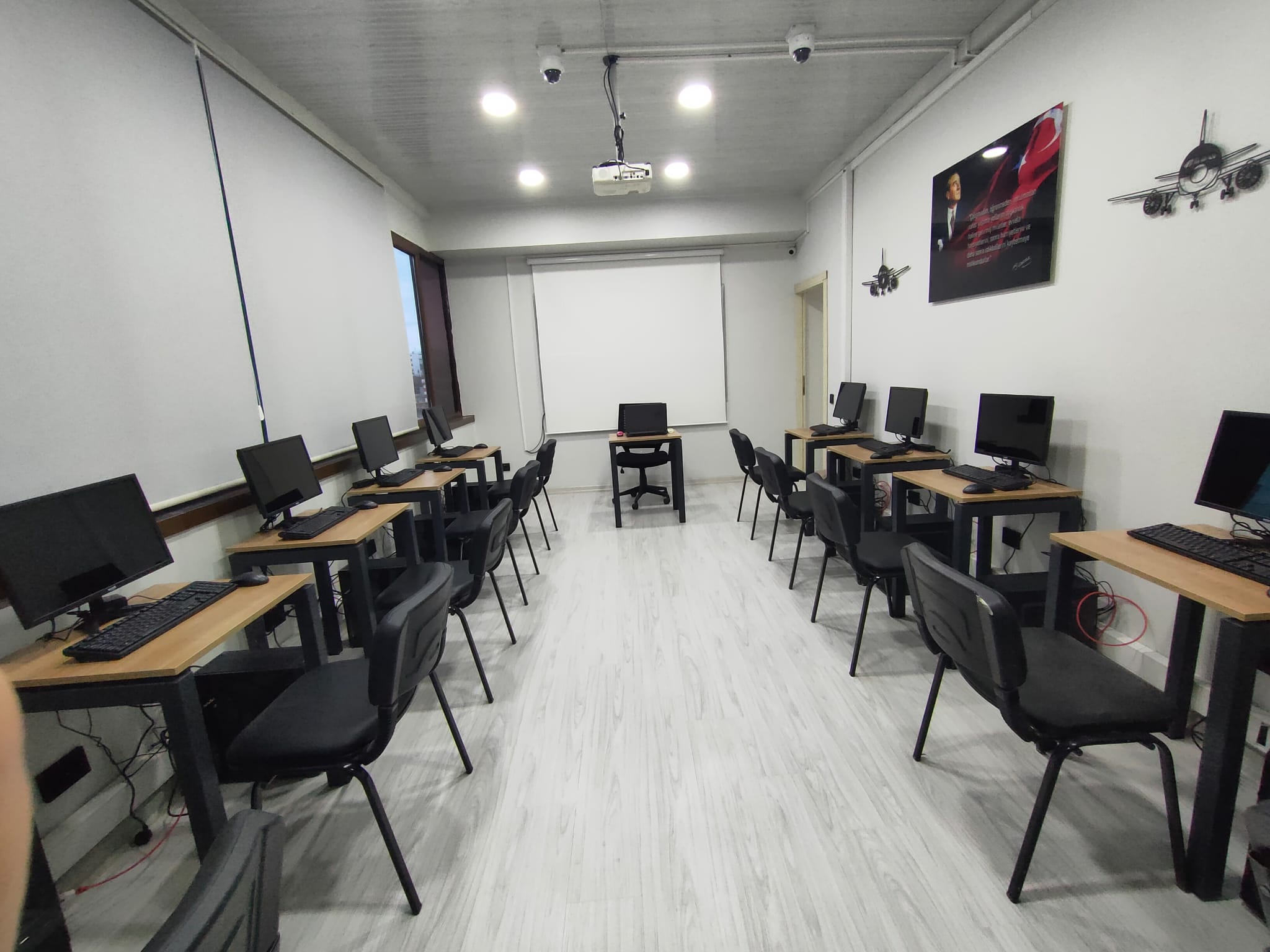 Alfa Havacılık Akademi Antalya havacılık eğitimleri sınıf ortamı